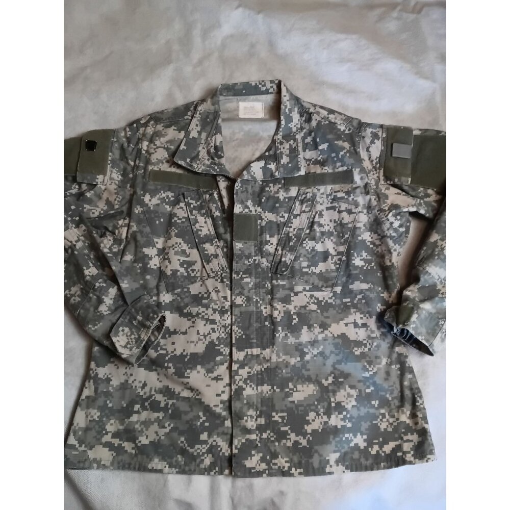 US Army Issue ACU Camouflage Combat Coat Small Short military utility gorpcore